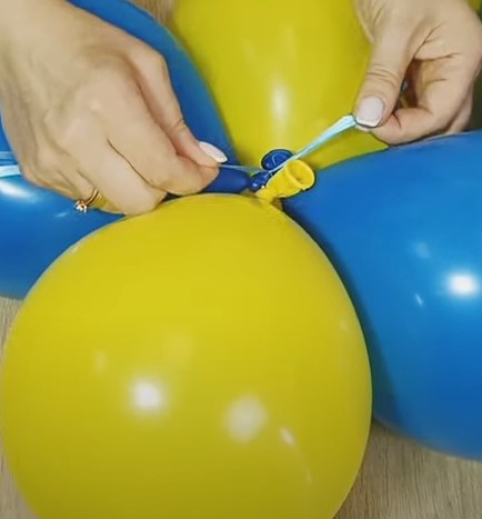 Как сделать арку из шаров: каркасная вариация